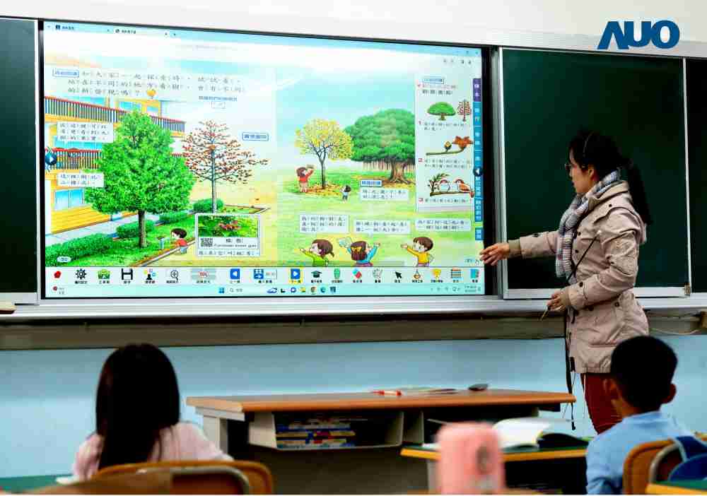 人生就是博与达擎共同开发的〝远程设备管理系统〞，，，，透过流畅的多功能安装模式、、、直觉设计的整合操作接口，，，，可同时管理多部设备，，，，改善学校的设备管理痛点