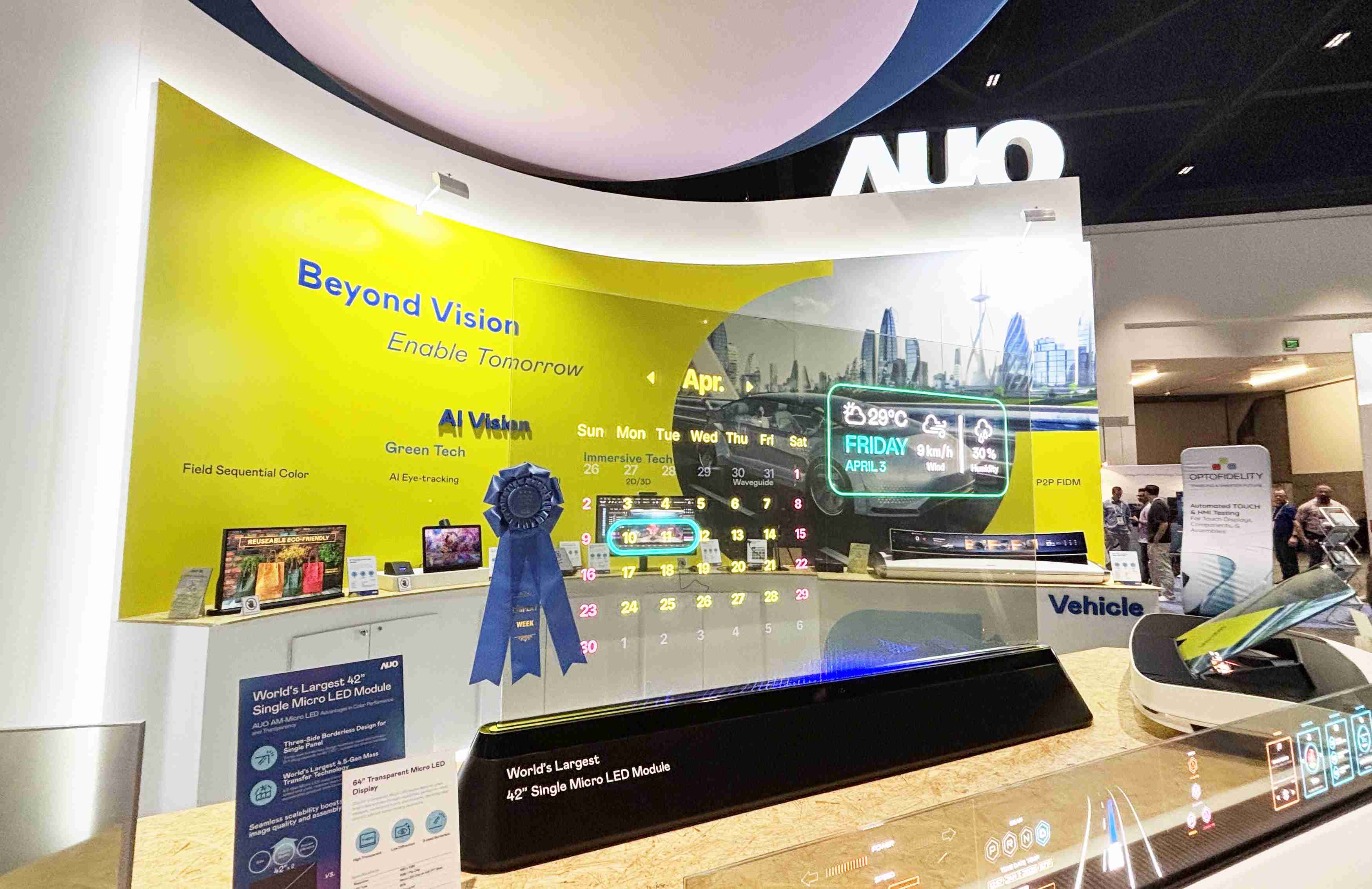 人生就是博64吋透明Micro LED显示器获〝最佳Micro LED技术应用奖〞，，，，其绝妙的透明穿透特性，，，，同时具备1,000 nits的高亮度表现，，并透过精细的无缝拼接延伸，，，可依需求灵活应用于多元场域，，，，展现出Micro LED显示技术划时空的无限潜力